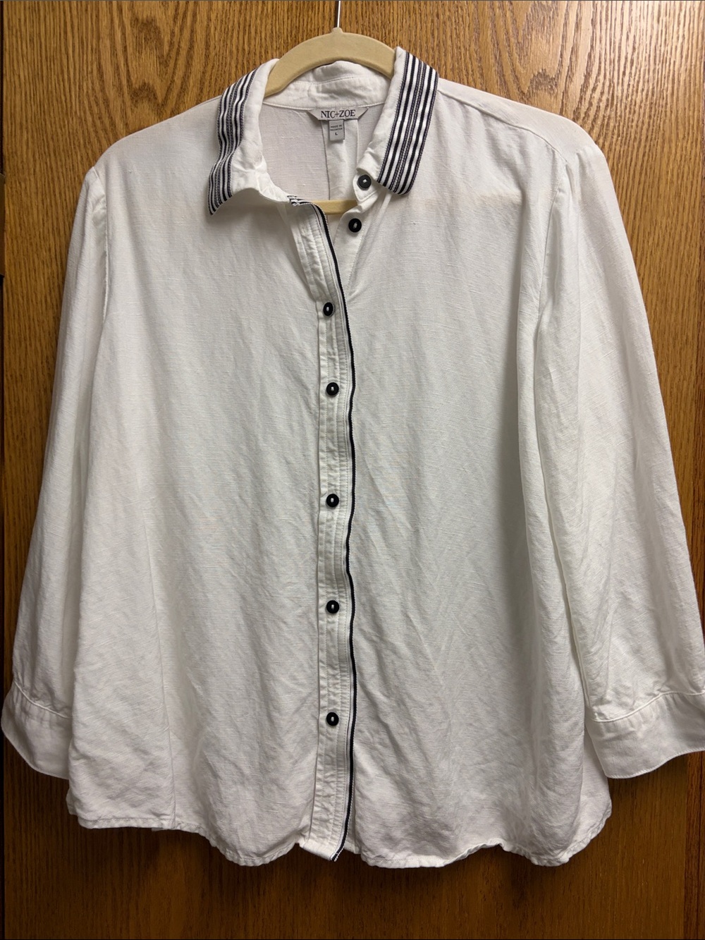 NIC+ZOE White Button-Up Shirt with Black-Striped Collar